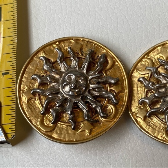 Lunch at the Ritz Beautiful vintage earrings-Clip on - Picture 4 of 7